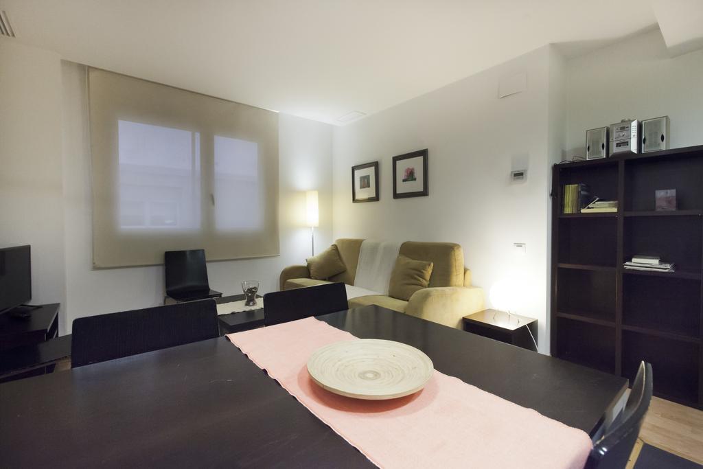 Apartaments Travessera-Parc Gueell Barcelona Exterior photo
