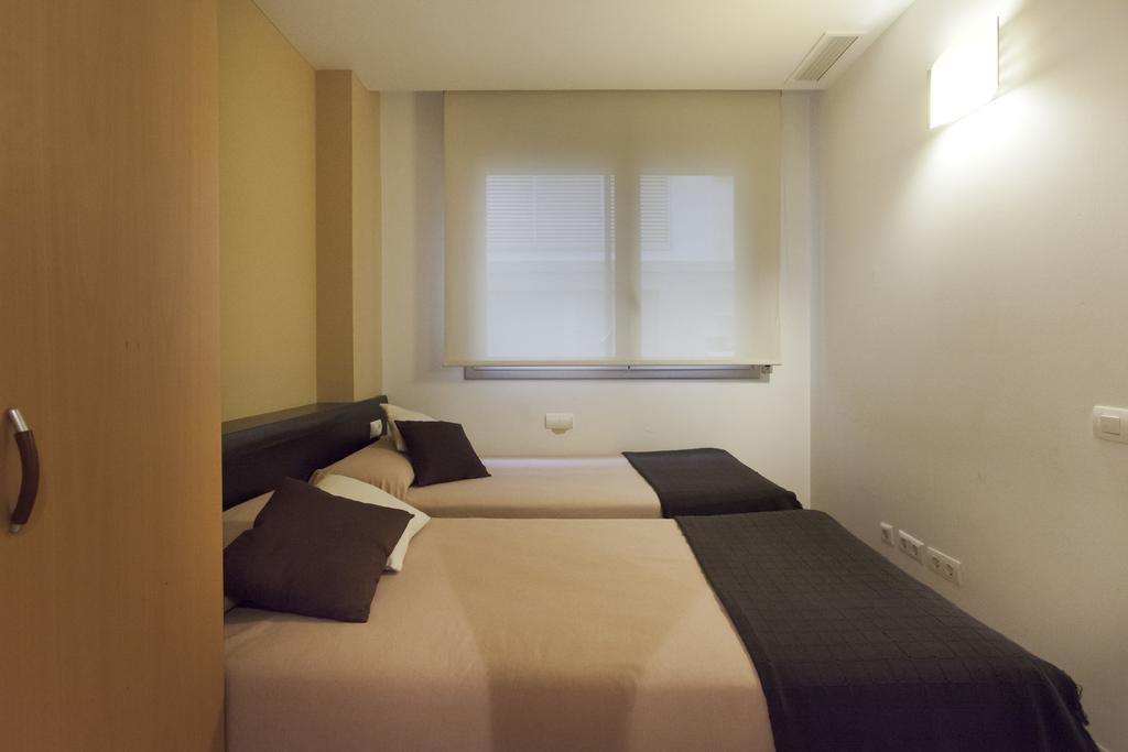 Apartaments Travessera-Parc Gueell Barcelona Exterior photo