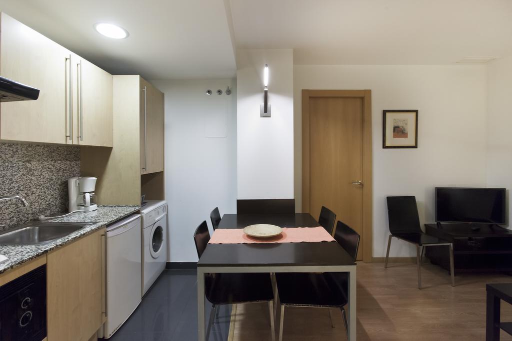 Apartaments Travessera-Parc Gueell Barcelona Exterior photo