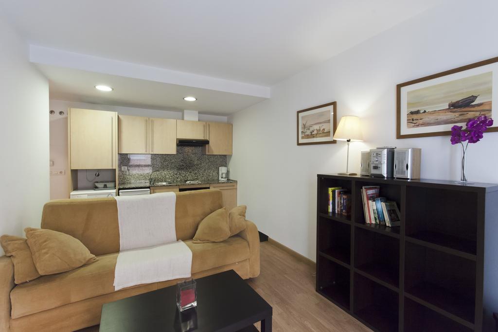Apartaments Travessera-Parc Gueell Barcelona Exterior photo